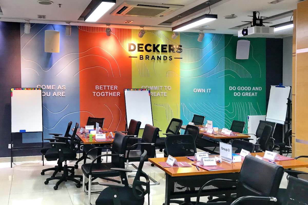 案例|尊龙凯时ADECIA会议解决方案协助跨国公司Deckers实现多种会议场景
